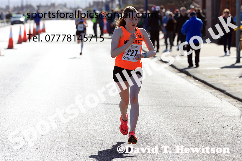 Womens under-17s 5k, 2025 Northern 12 and 6 Stage Road Relays and Junior 5k, Redcar. Photo: David T. Hewitson/Sports for All Pics